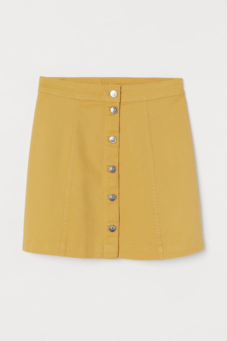 falda-botones-rebajas-hym. Falda abotonada en mostaza, de H&M