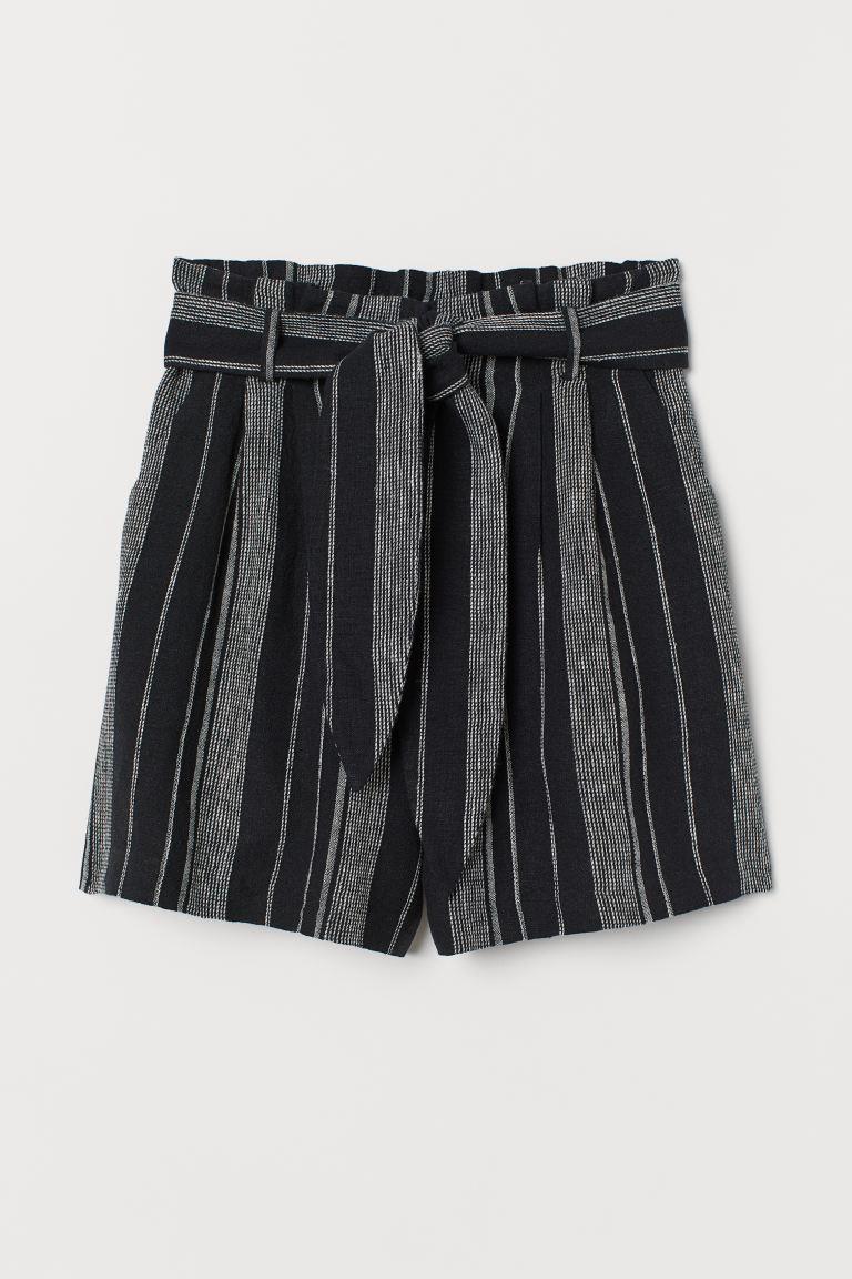 pantalon-corto-rebajas-hym. Shorts tipo paper bag, de H&M