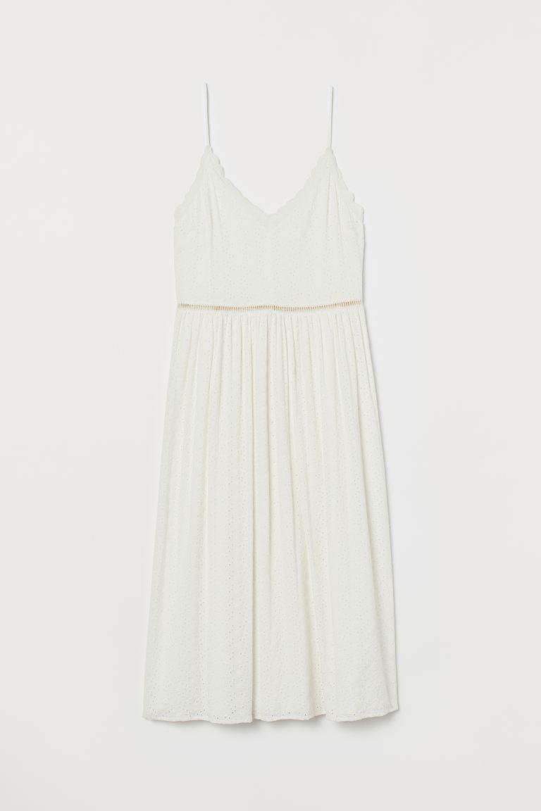 vestido-blanco-rebajas-hym. Vestido blanco con bordado inglés, de H&M