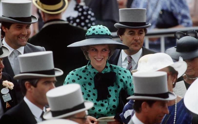 Princesa Diana con sombrero