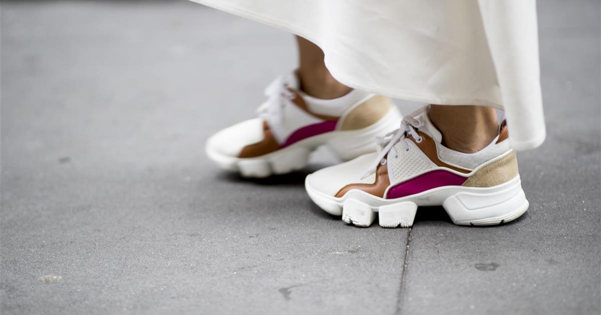 Arturo Cita paciente Las zapatillas de mujer más de moda y cómo llevarlas con estilo el verano  2020
