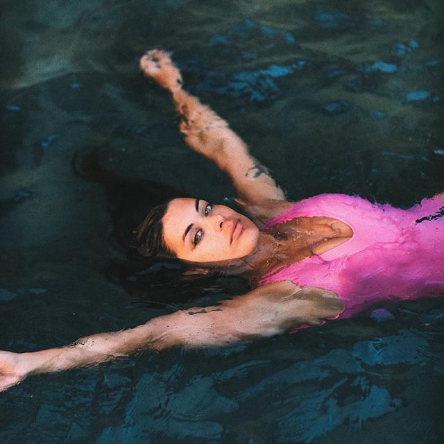 Este color de bañador es el más instagrameando por las famosas en verano