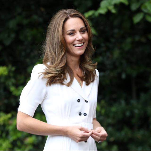 Kate Middleton homenajea a su abuela con este vestido y mascarilla a juego