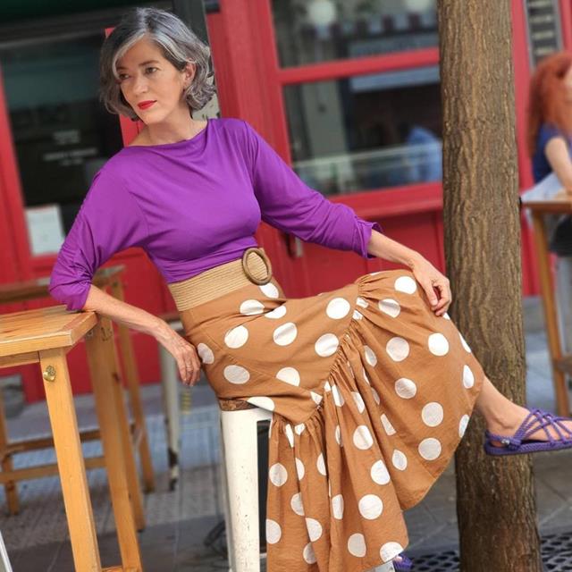 Esta es la falda de lunares de H&M que queda bien con todo y favorece a mujeres de más de 50 años