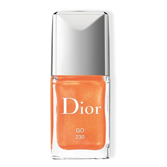 Esmalte de uñas coral de Dior