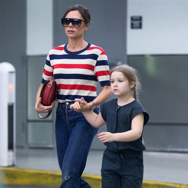 Victoria Beckham elige sucesora "pija" en Instagram a su propia hija Harper