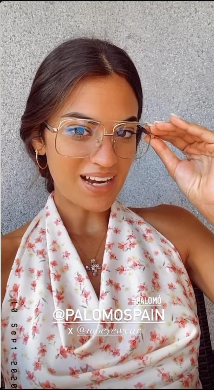 Marta Lozano con sus gafas de ver