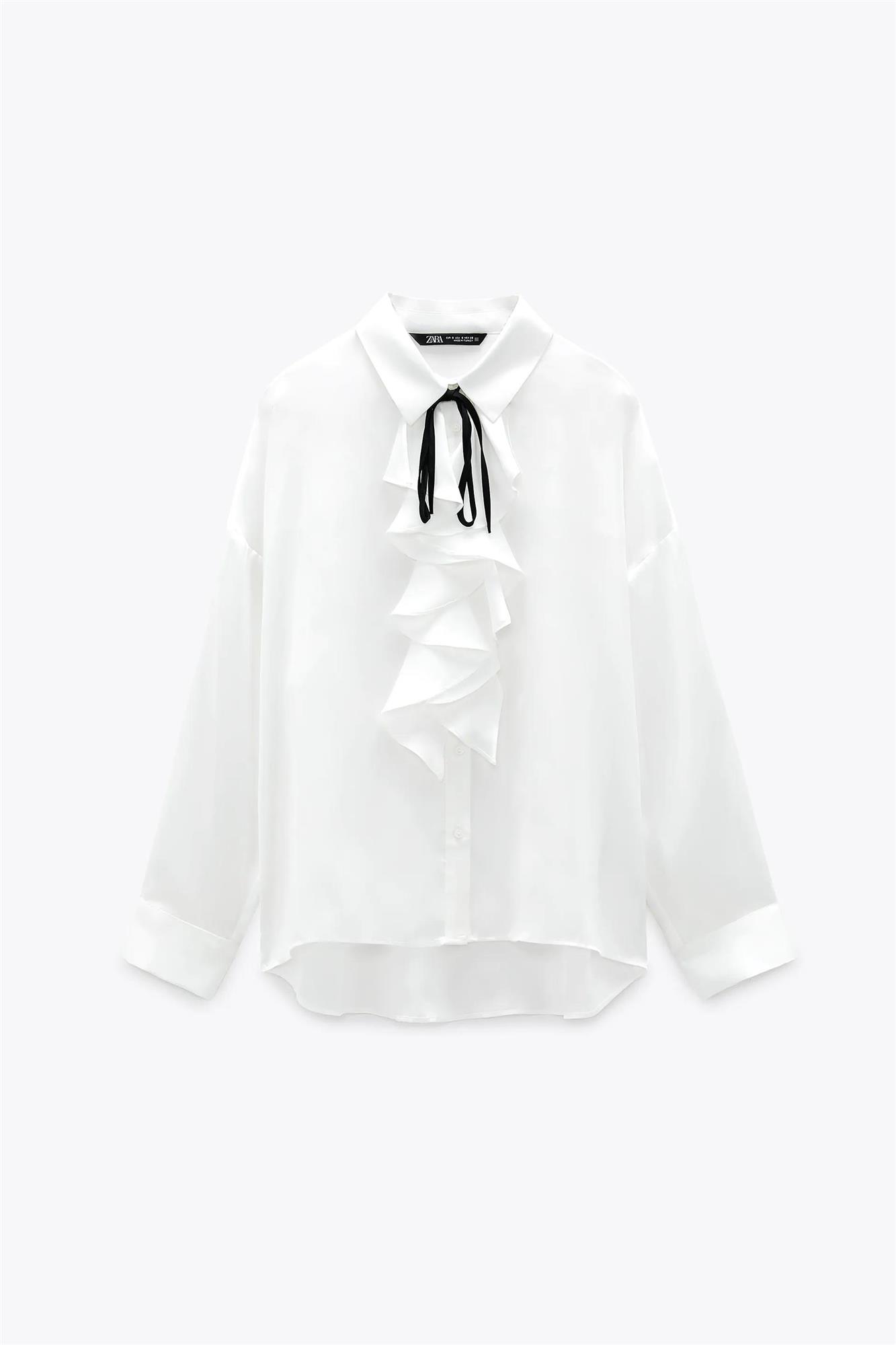 Blusa blanca satinada con volantes y lazo de Zara