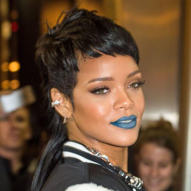 Rihanna vuelve a apostar por el corte de pelo 'mullet' más arriesgado