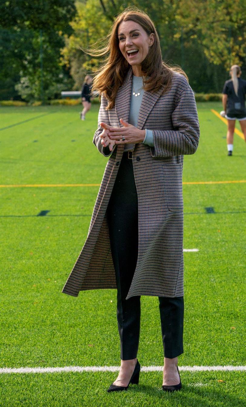 Kate Middleton abrigo y jersey Massimo Dutti