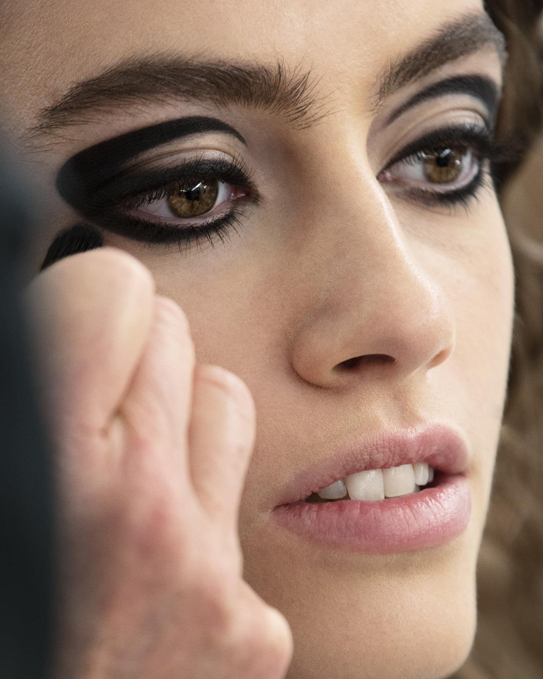 Maquillaje Chanel: Ojos muy marcados 