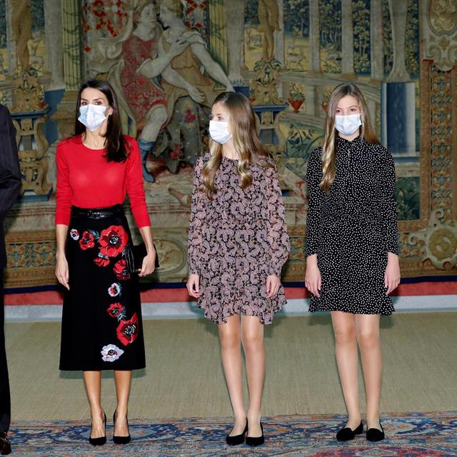 La reina Letizia recupera del armario la falda más especial de Carolina Herrera 