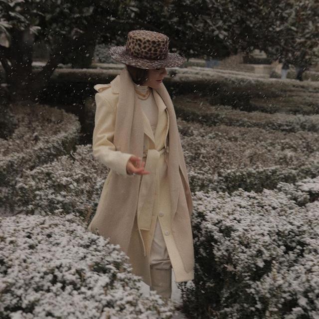 El 'total look' en tono crema de Paula Ordovás para la nieve (y tenemos clon)