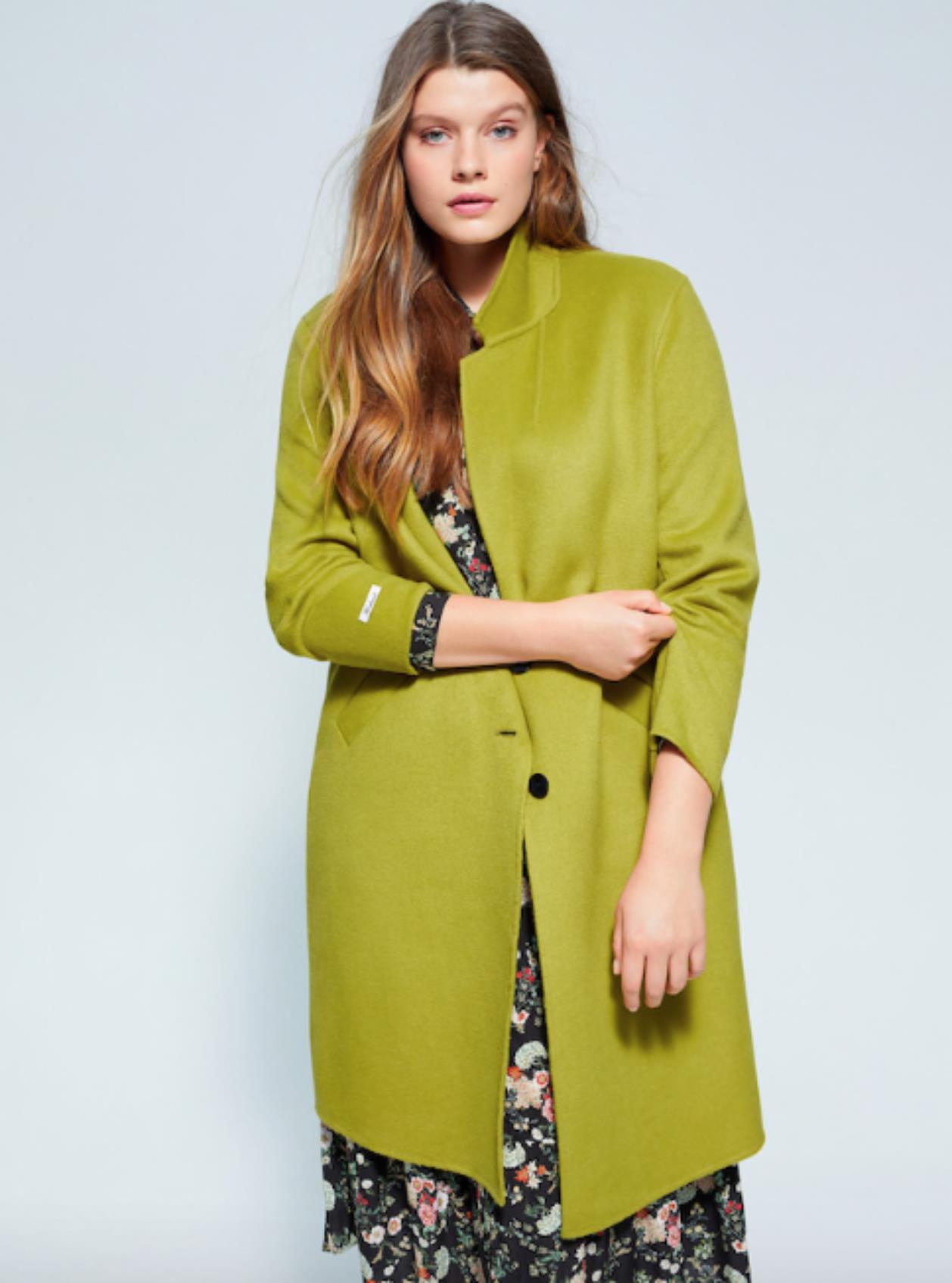 Abrigo verde pistacho de Mango Outlet
