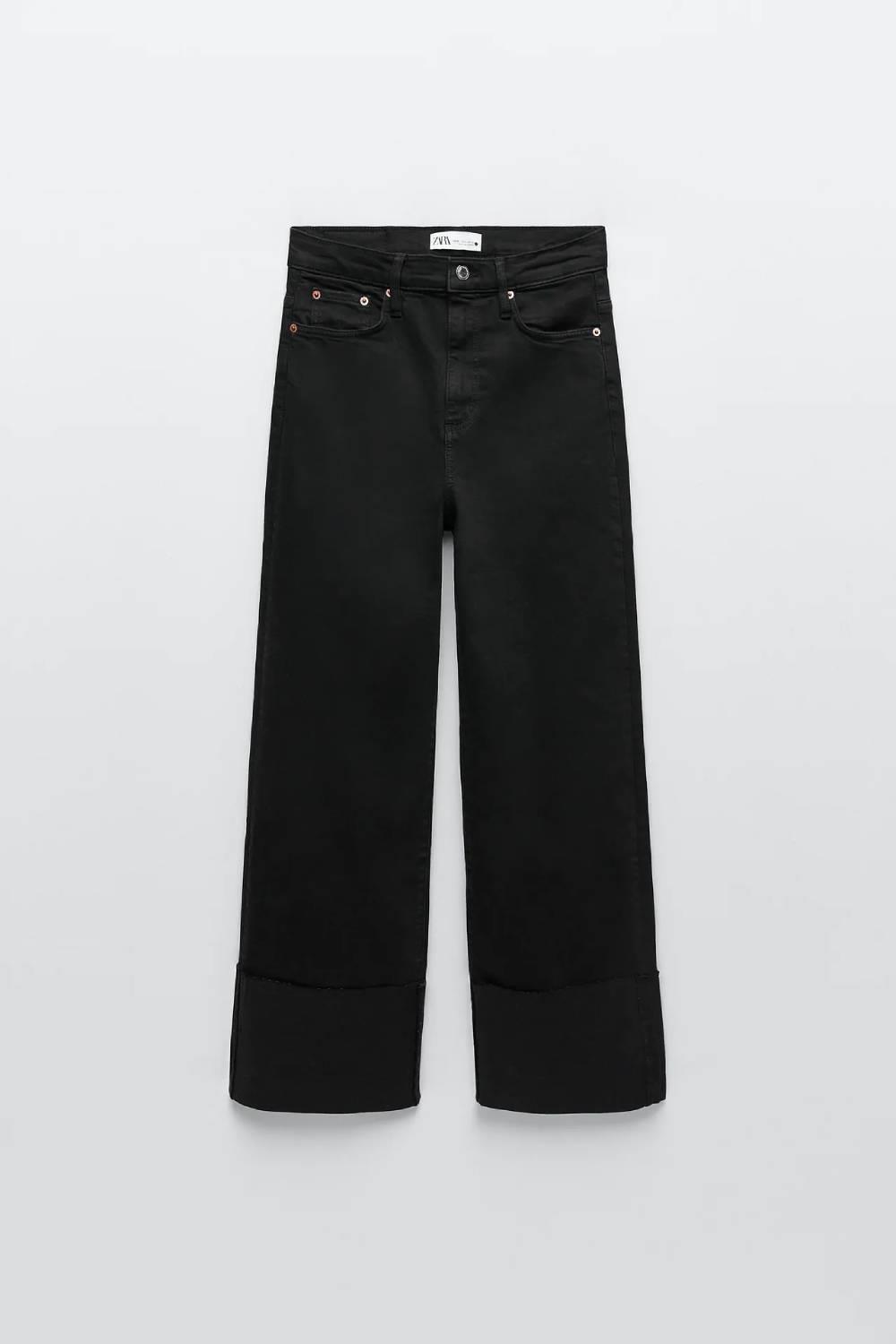 Jeans 'folded up' en color negro, Zara