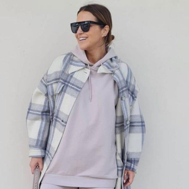 Paula Echevarría enseña en Instagram el vestido camisero de H&M que mejor combina con Converse de plataforma
