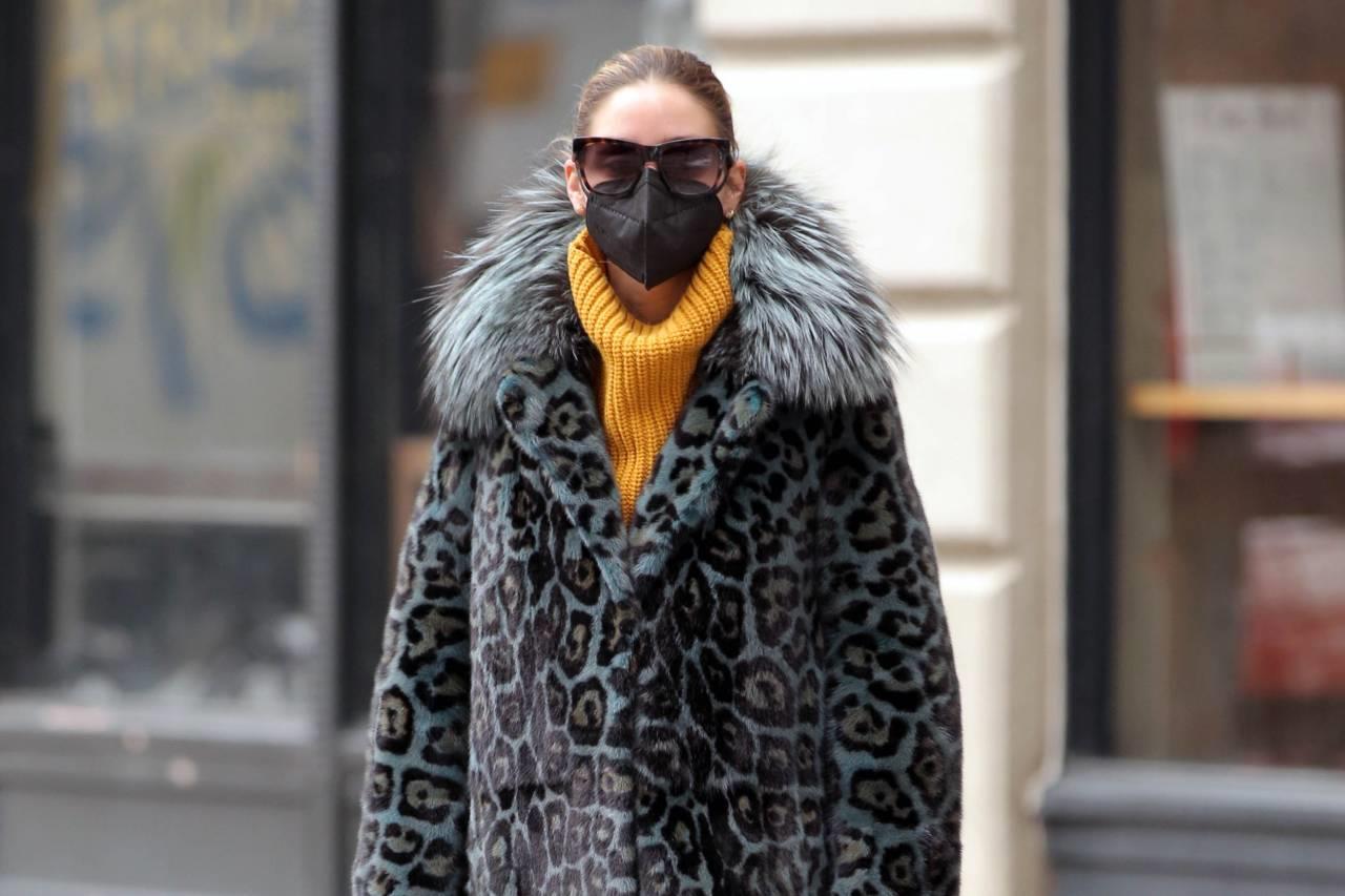 Olivia Palermo con abrigo de leopardo