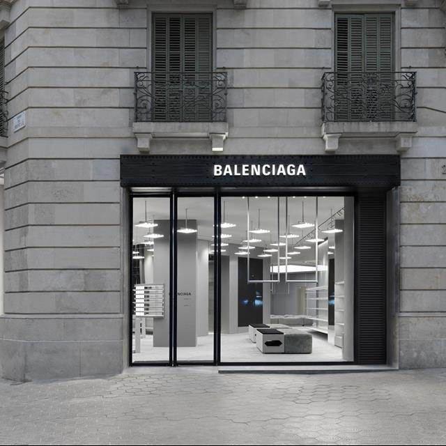Balenciaga aterriza (por fin) en Barcelona con una tienda de más de 300 metros cuadros