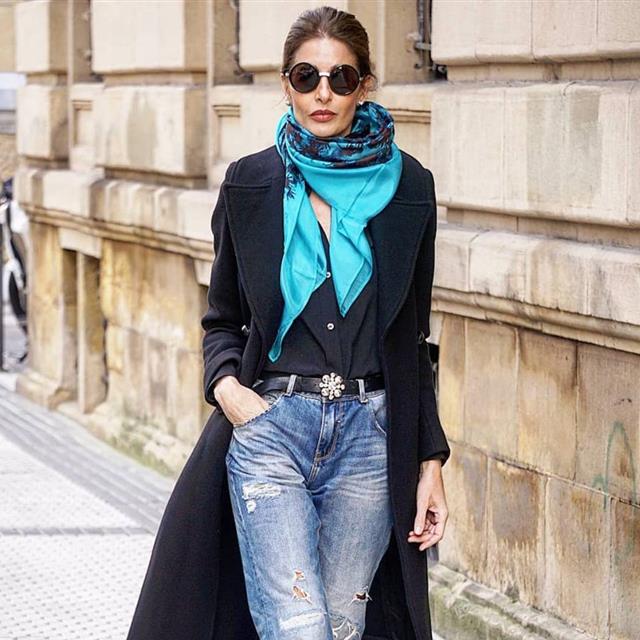 Las mujeres de más de 50 años cambiarán sus jeans por estos pantalones metalizados que ha llevado Pilar de Arce en Instagram