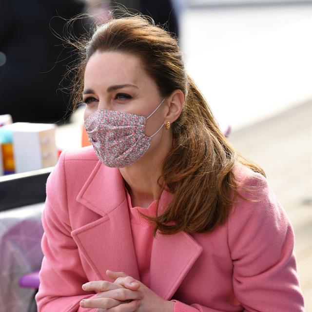 El abrigo rosa de Kate Middleton que alegrará tus estilismos de entretiempo (y tenemos versión ‘low cost’)