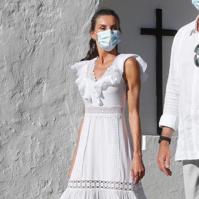 El vestido largo blanco e ibicenco de Letizia Ortiz que triunfó en redes sociales ya puede ser tuyo
