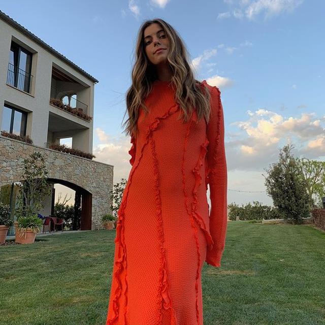 El vestido largo naranja de H&M que llevarás con sandalias planas tengas 20 o más de 50 años
