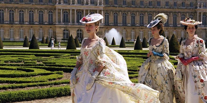 La reina Maria Antonieta por los Jardines de Versailles