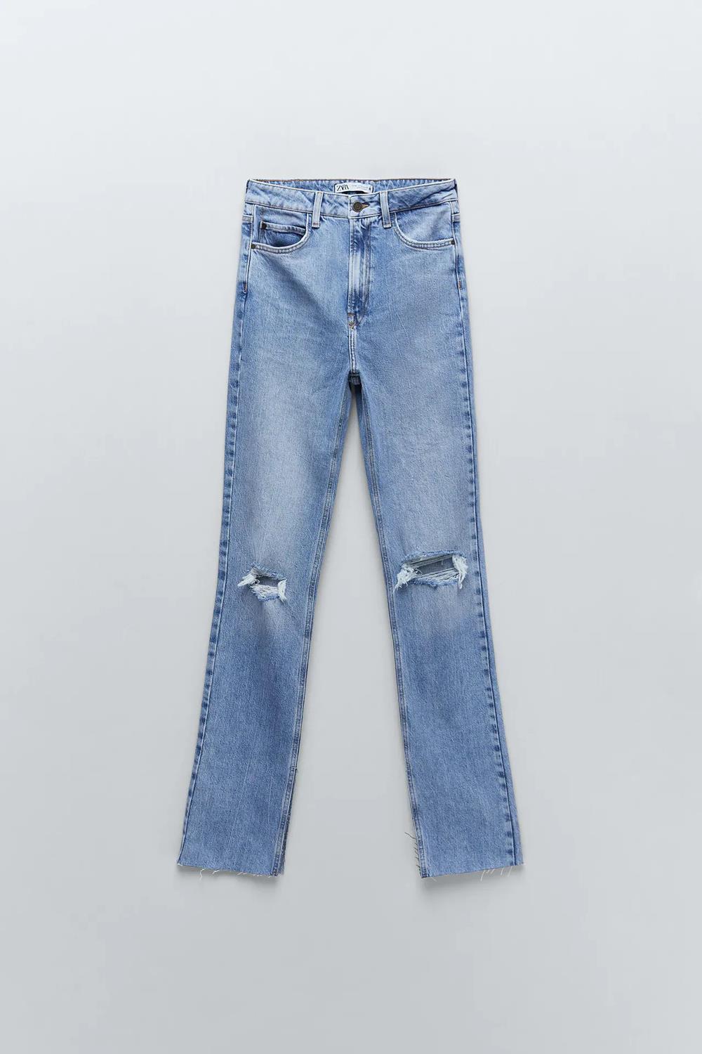 Jeans rotos de corte flare, de Zara