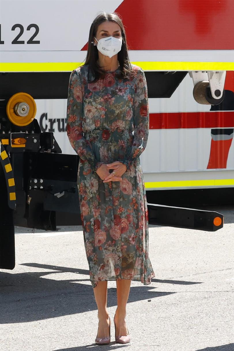 La reina Letizia, con vestido de flores de Zara