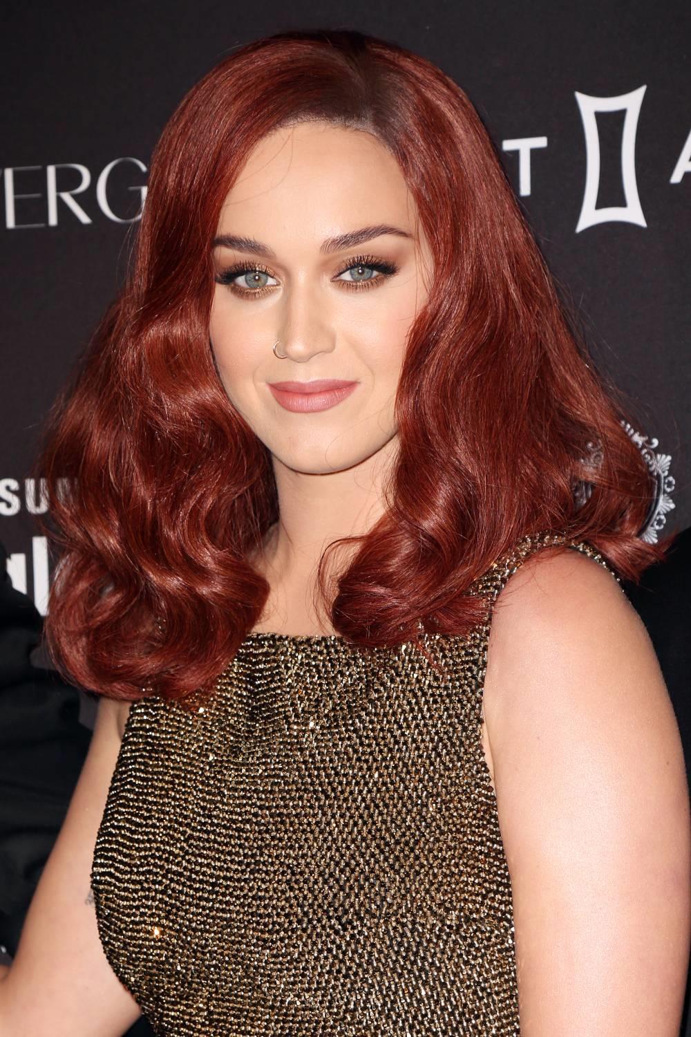 2015, Katy Perry con melena caoba