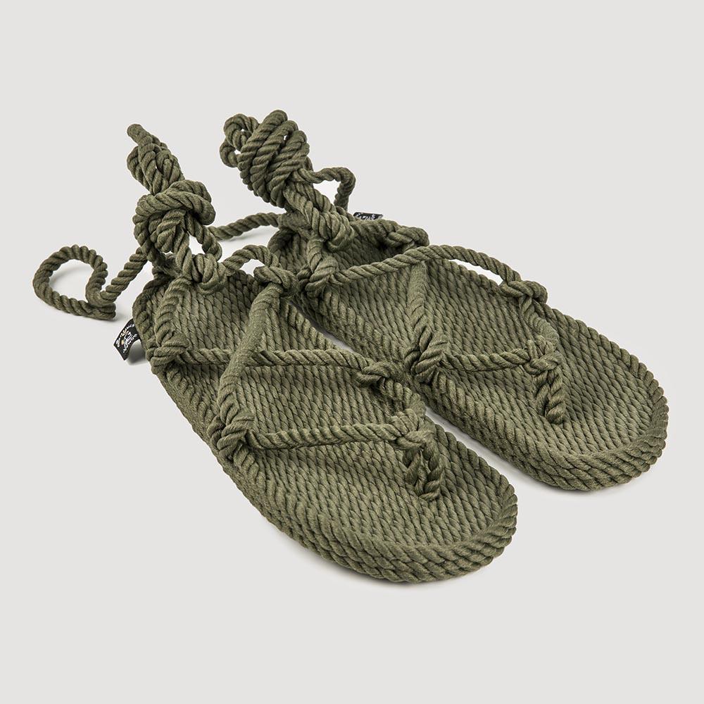 nomadic-state-of-mind-sandalias-romano-olive-01. Sandalias planas hechas a mano color verde, de Nomadic