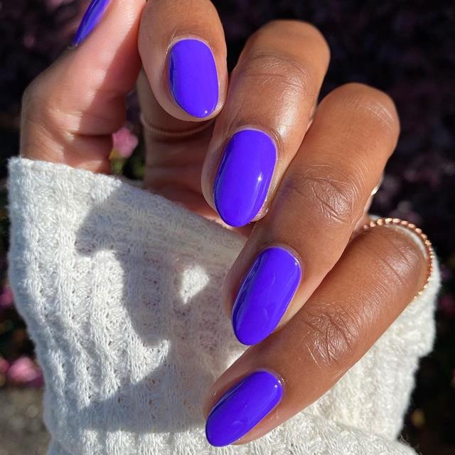 La manicura violeta tendencia de la primavera que amarán las chicas de uñas largas