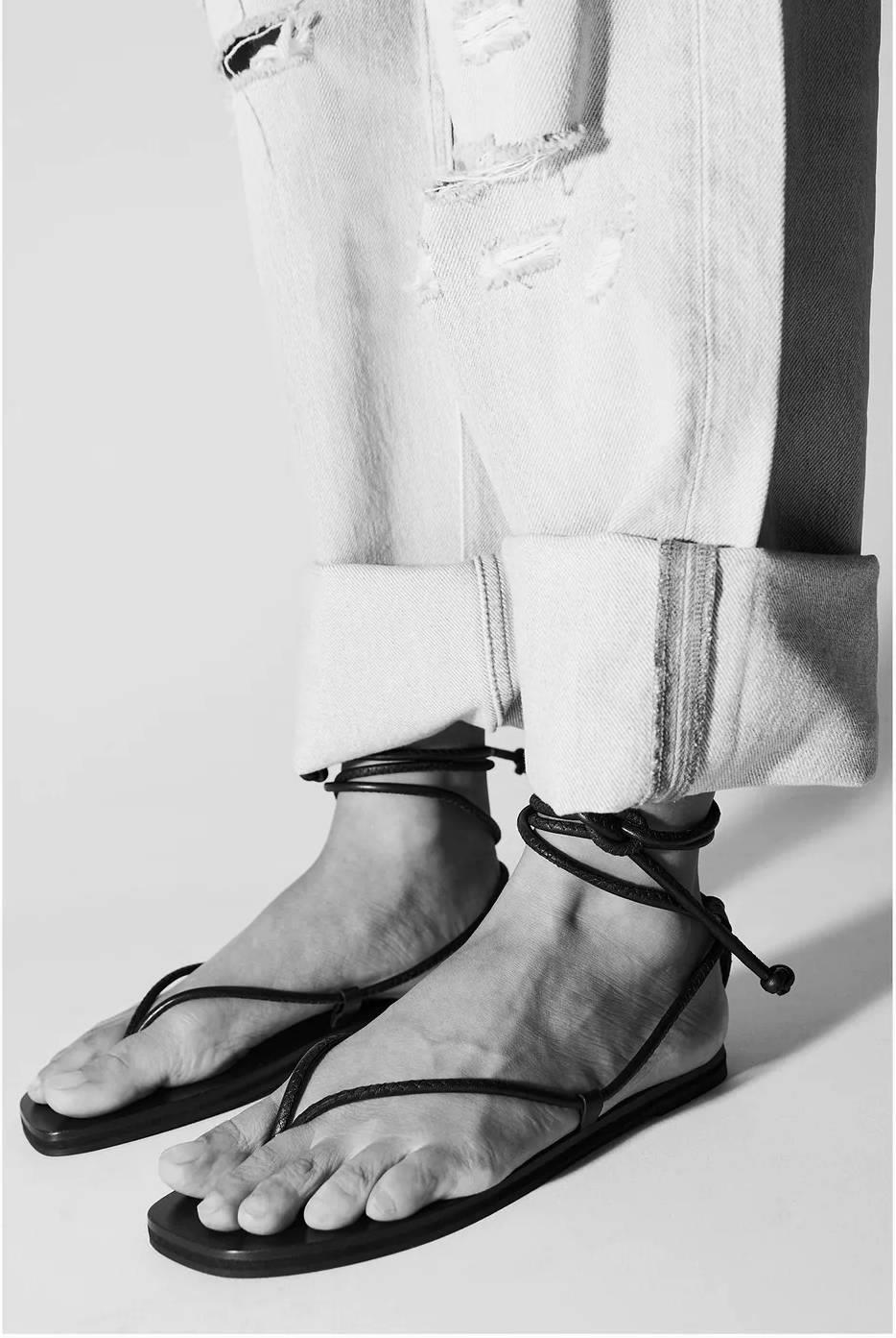 Sandalia plana de tiras, Zara
