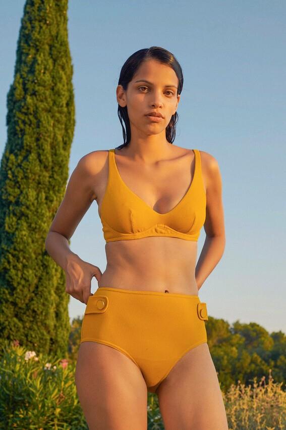 Bikini con braguita alta amarillo, de Maison Lejaby
