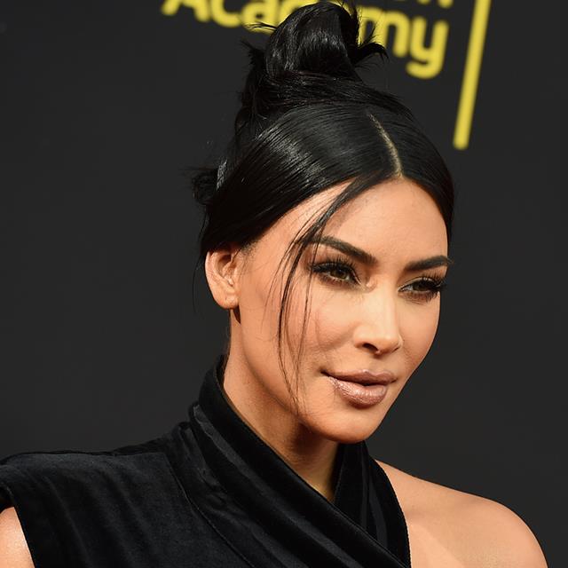 Kim Kardashian ahora es rubia y, como imaginas, parece otra persona (pero no solo por el pelo) 