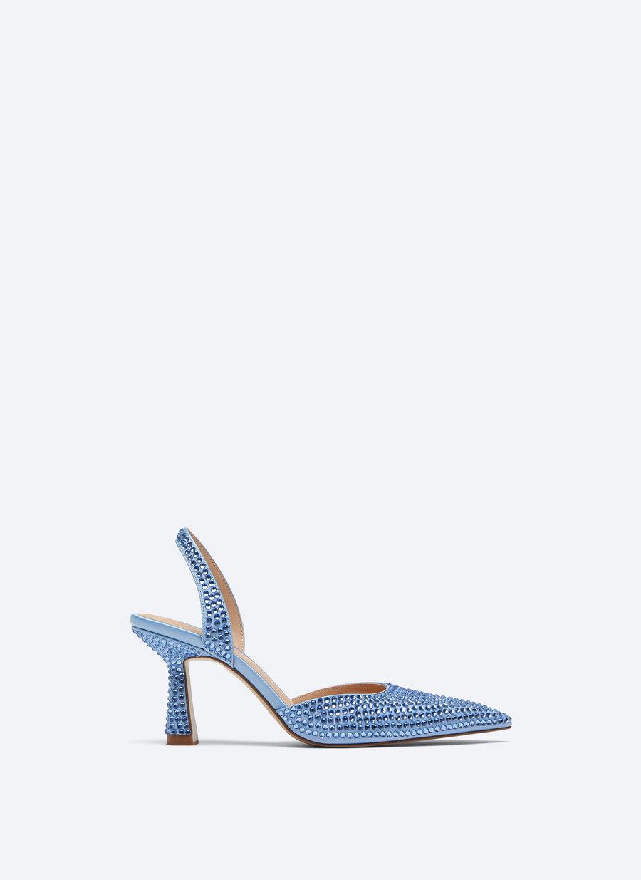 Zapato de tacón cómodo azul con 'strass', de Uterqüe