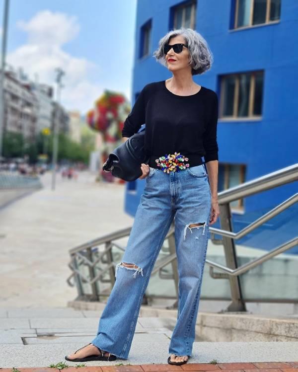 celos Unión Energizar El truco de las influencers maduras para llevar los jeans anchos rotos de  Zara de forma elegante