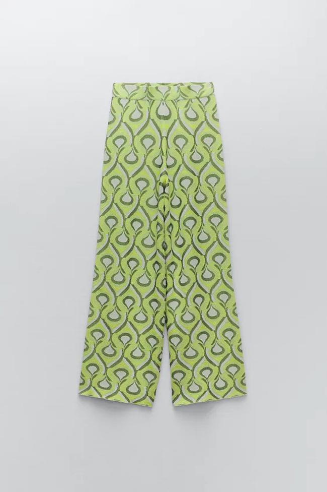Pantalón de estampado geométrico verde, de Zara