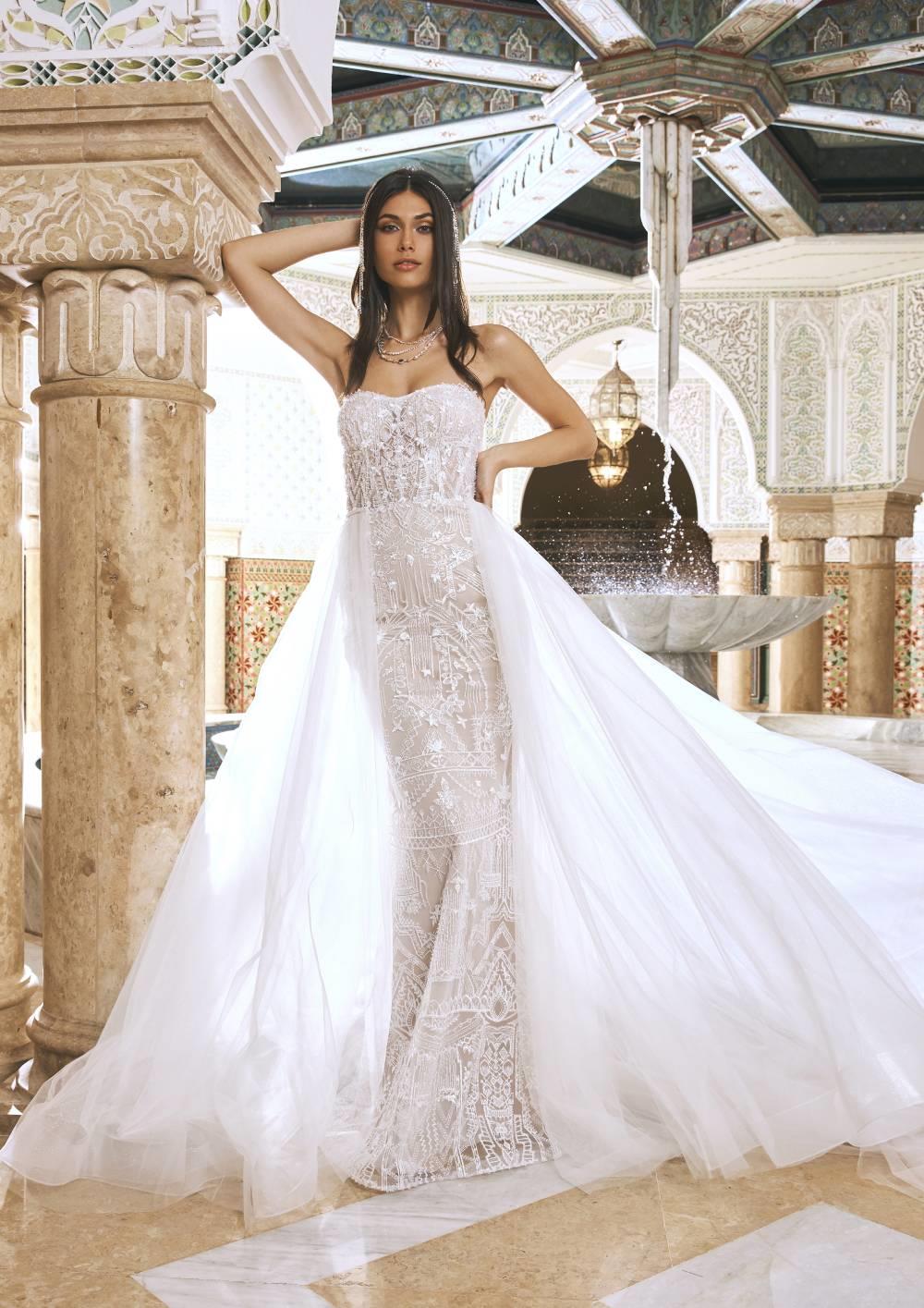 Vestido de novia sirena con escote corazón, Pronovias 2022