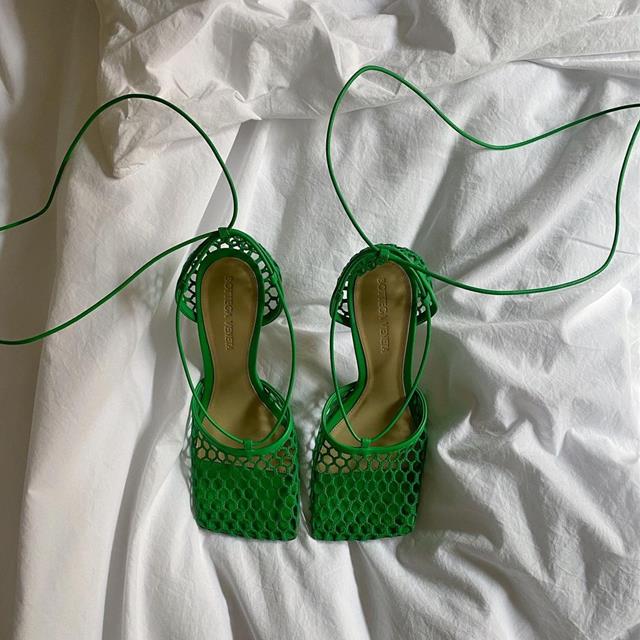 Los zapatos red de color verde de Bottega Veneta que seguirán arrasando en otoño porque se llevan con TODO