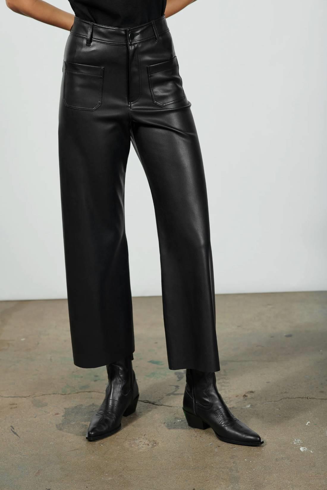 Pantalones 'efecto cuero' anchos, Zara