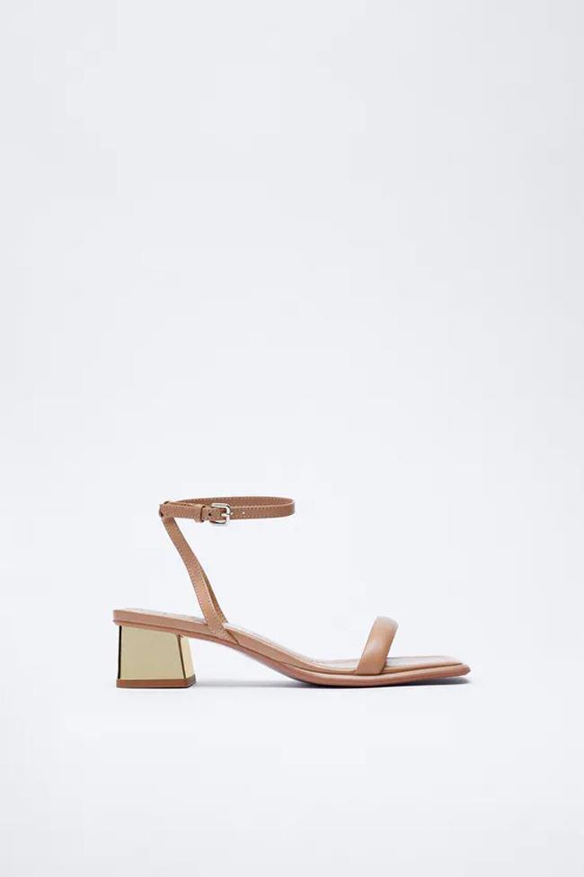 Sandalias de piel con tacón metalizado, de Zara