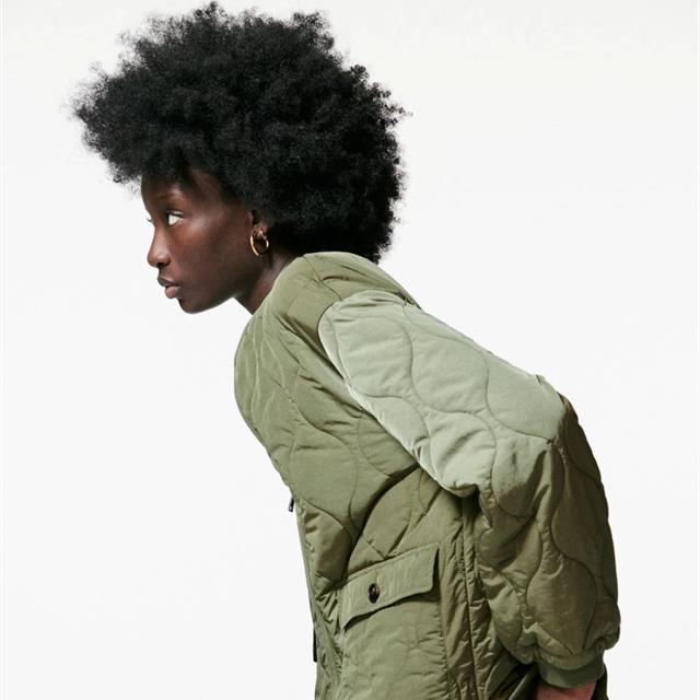 La chaqueta acolchada reversible de Zara es LA COMPRA del otoño invierno 2022