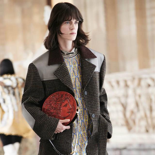 Por qué los abrigos de Louis Vuitton resumen a la perfección las tendencias en chaquetas del invierno 2022