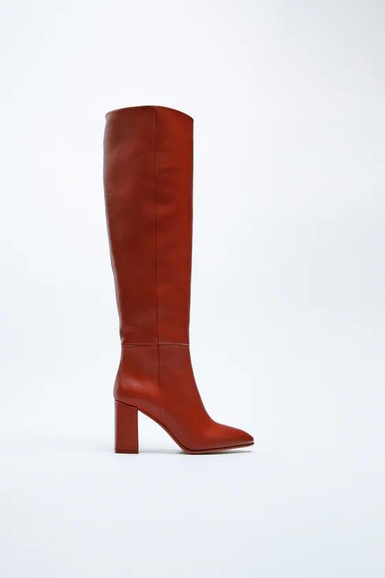 Botas de tacón rojas, de Zara