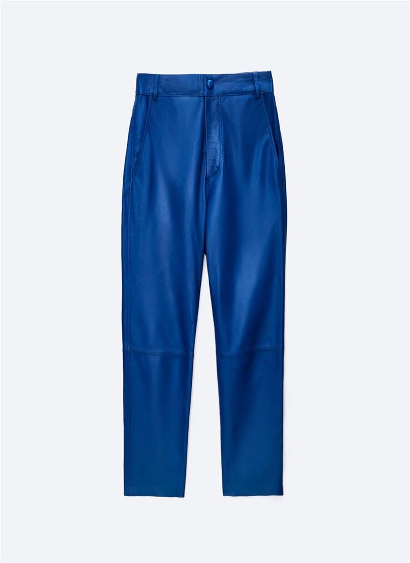 Pantalón azul de piel de Uterqüe