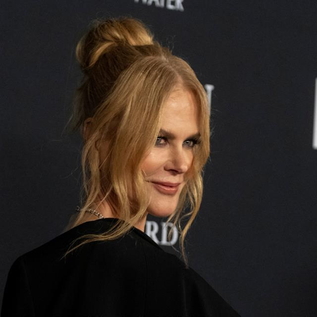 Nicole Kidman ha encontrado el vestido de invitada ideal para chicas con curvas y mucho pecho porque hace tipazo y escote precioso