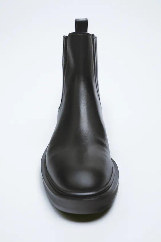 Botines negros de mujer de punta redondeada, de Zara