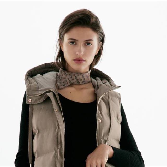 Este chaleco acolchado de Zara tiene lista de espera porque combina con todo y lo llevarás todo el invierno