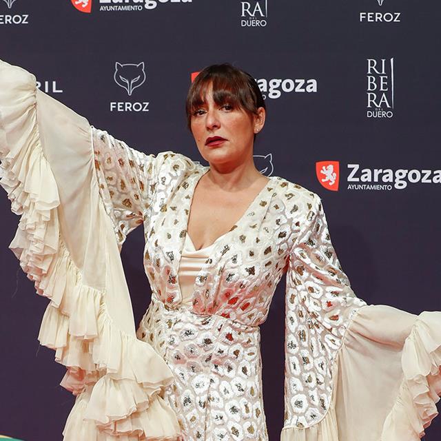 La bata con volantes de Candela Peña en los Premios Feroz 2022 es el vestido más bonito de la noche 